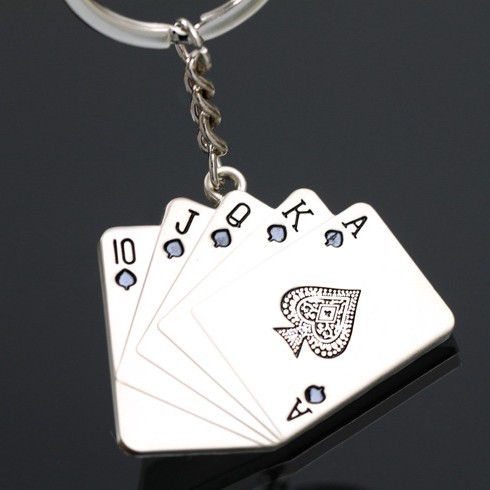 Hot Sale Zinc Alloy Silver Plated Gift Cool Creative Poker Squeezer Playing Card Keychain Fashion Keyring